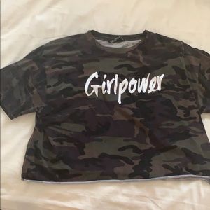 Cropped camo T-shirt
